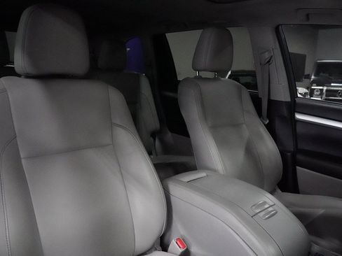 Used 2018 Toyota Highlander XLE FWD image 24