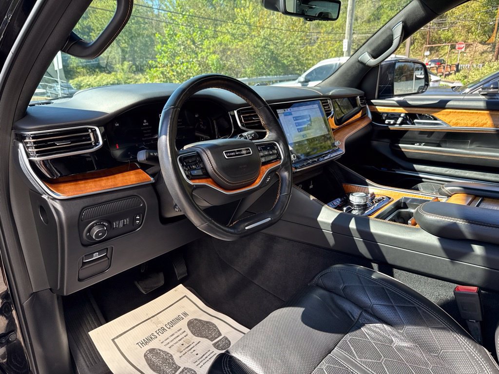 Used 2022 Jeep Grand Wagoneer Series III AWD/4WD image 17