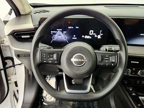 Used 2025 Nissan Kicks SV AWD/4WD image 13