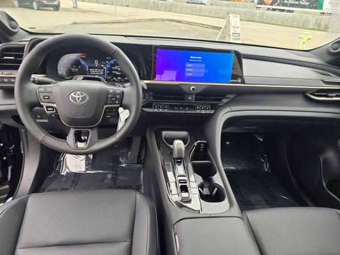 New 2025 Toyota Crown Signia image 22