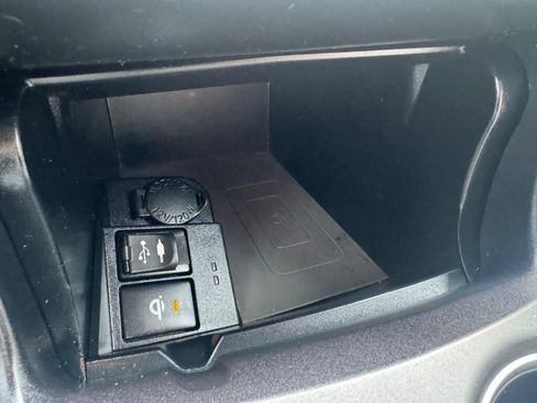 Used 2015 Toyota Camry XLE w/ Moonroof Package image 17