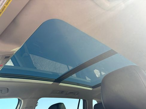 Used 2020 Volkswagen Tiguan SE R-Line image 9