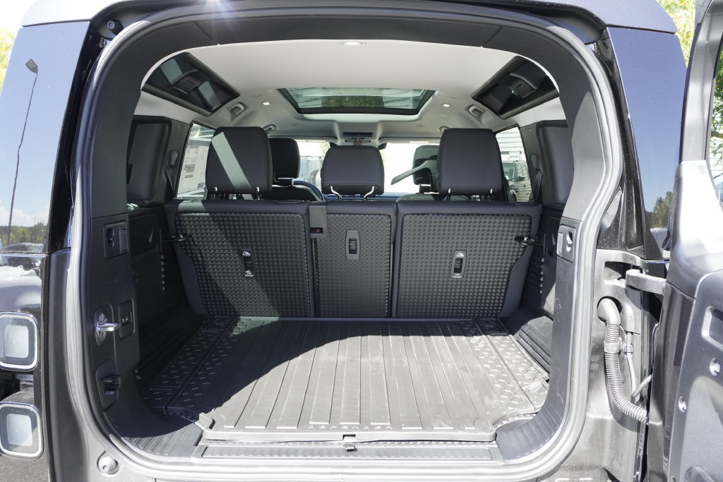 New 2026 Land Rover Defender 110 S AWD/4WD image 31