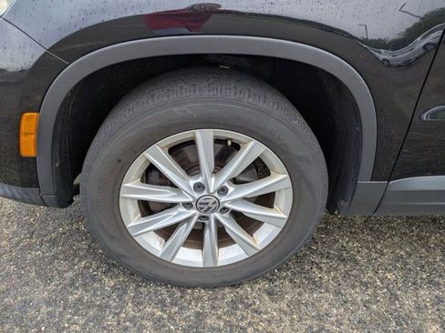 Used 2017 Volkswagen Tiguan Limited w/ Premium Package AWD/4WD image 10