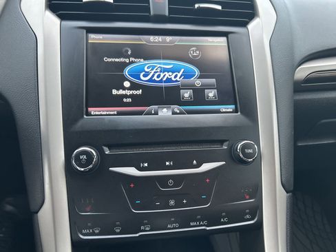 Used 2014 Ford Fusion SE w/ Equipment Group 202A image 14