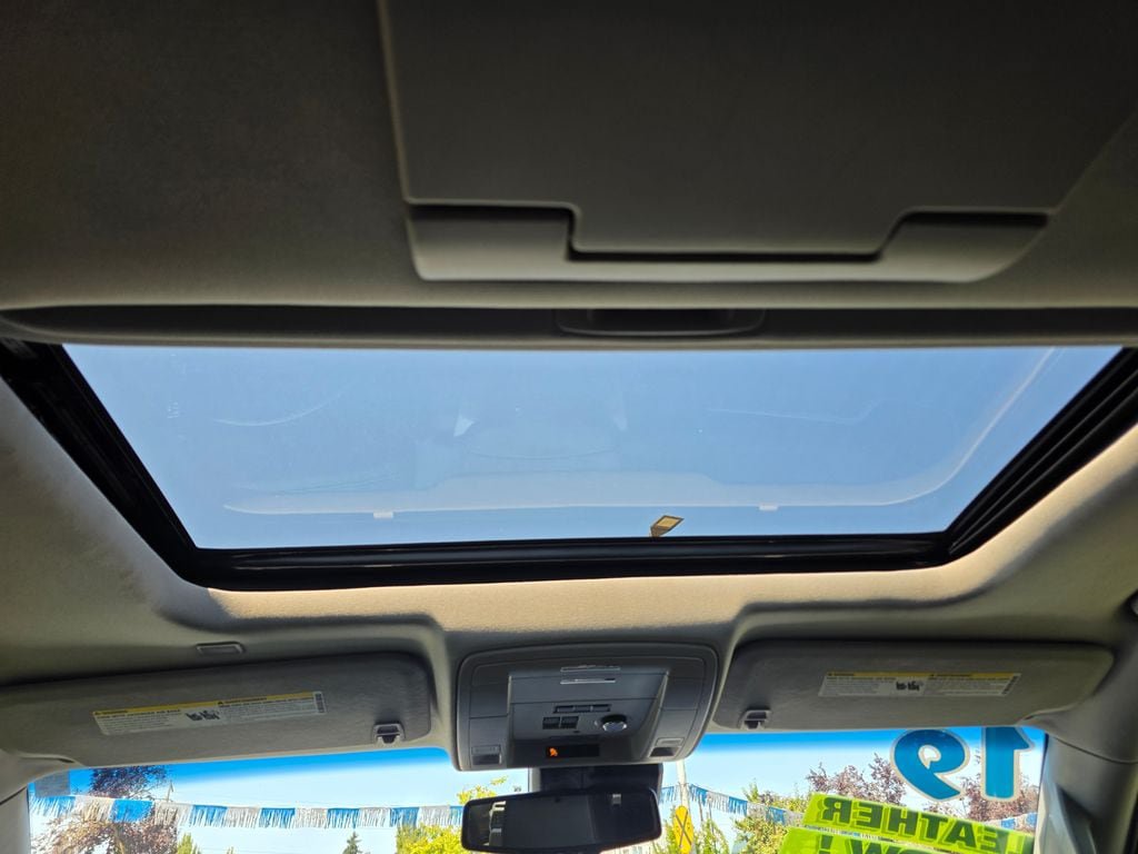 Used 2019 Chevrolet Suburban Premier AWD/4WD image 24