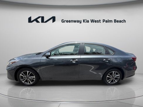 Used 2024 Kia Forte LXS w/ LXS Technology Package FWD image 4
