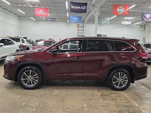 Used 2018 Toyota Highlander XLE AWD/4WD image 18