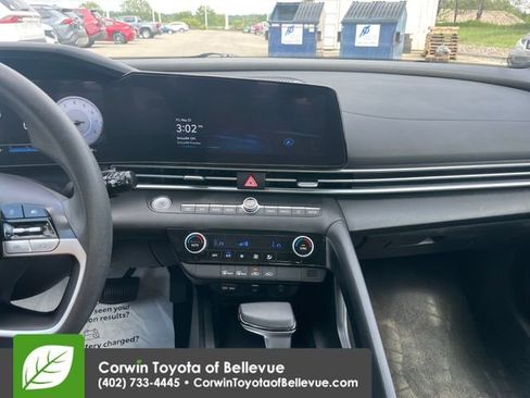 Used 2024 Hyundai Elantra SEL FWD image 11