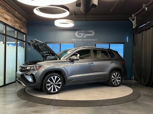 Used 2024 Volkswagen Taos SE w/ MDO Package image 23