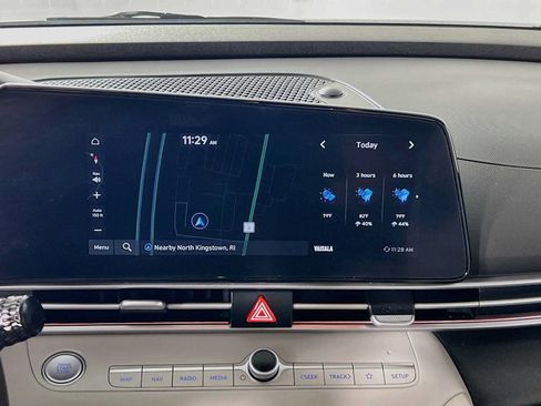 Certified 2025 Hyundai Elantra Limited FWD image 15