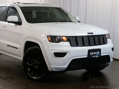 Used 2020 Jeep Grand Cherokee Altitude image 2