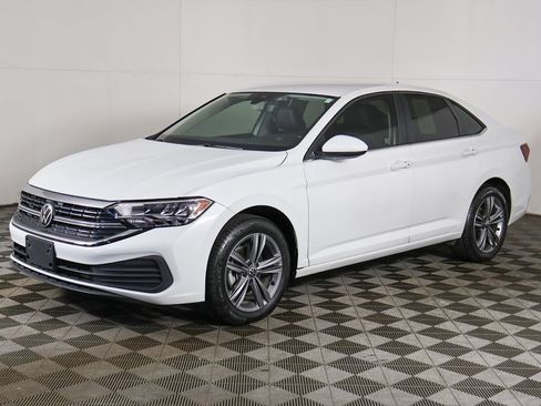 Used 2023 Volkswagen Jetta SE FWD image 6