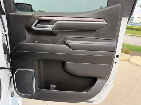 Used 2024 Chevrolet Silverado 1500 LTZ AWD/4WD image 34