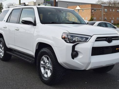 Used 2022 Toyota 4Runner SR5 Premium w/ Moonroof Package AWD/4WD image 10