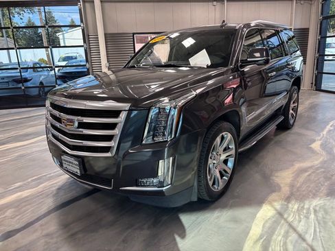 Used 2016 Cadillac Escalade Luxury image 4