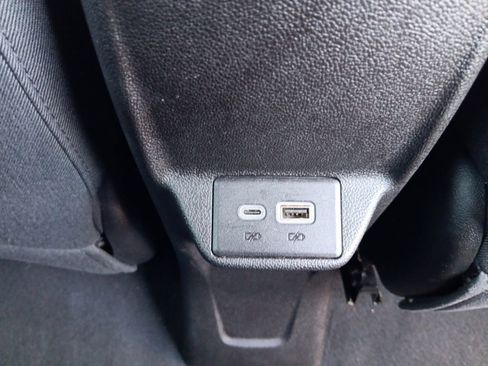 Used 2023 Chevrolet Bolt EUV LT FWD image 33