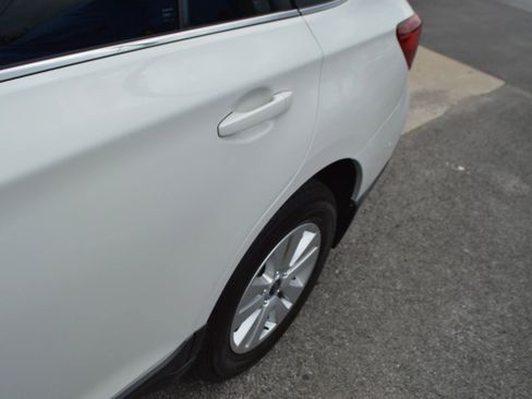 Used 2018 Subaru Outback 2.5i Premium AWD/4WD image 4