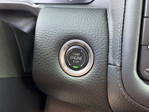 Used 2024 GMC Yukon Denali RWD image 24