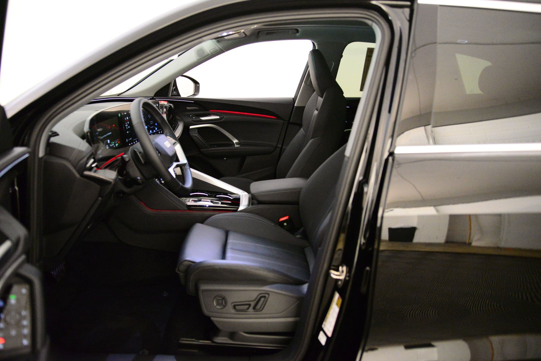 New 2025 Audi Q5 Premium Plus w/ Premium Plus AWD/4WD image 23