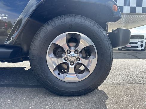 Used 2016 Jeep Wrangler Unlimited Sahara w/ Dual Top Group image 9