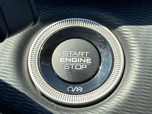 Used 2024 Jeep Grand Cherokee Laredo AWD/4WD image 30