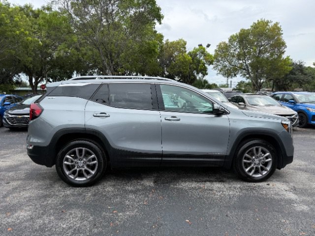 Used 2024 GMC Terrain SLT AWD/4WD image 4
