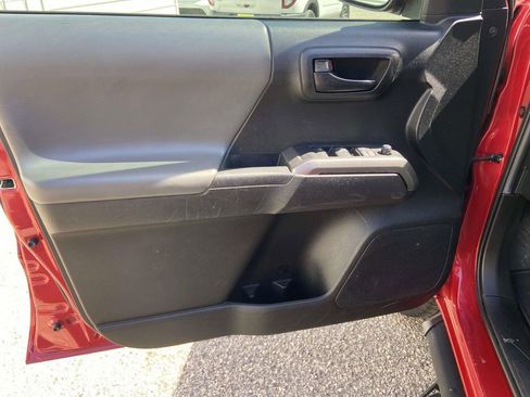 Used 2022 Toyota Tacoma SR5 RWD image 14