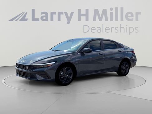 New 2026 Hyundai Elantra SEL Sport Premium FWD image 2