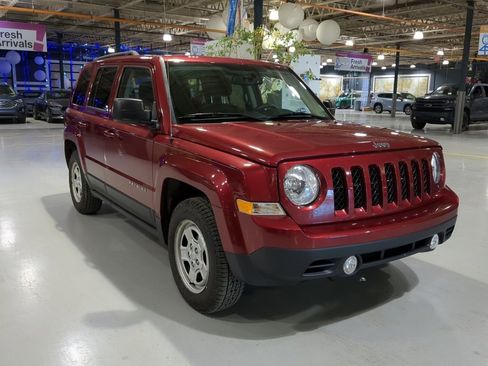 Used 2016 Jeep Patriot Sport w/ Power Value Group image 4