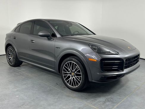 Used 2023 Porsche Cayenne Coupe image 9