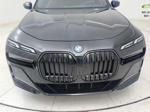 Used 2025 BMW i7 eDrive50 w/ M Sport Package RWD image 8