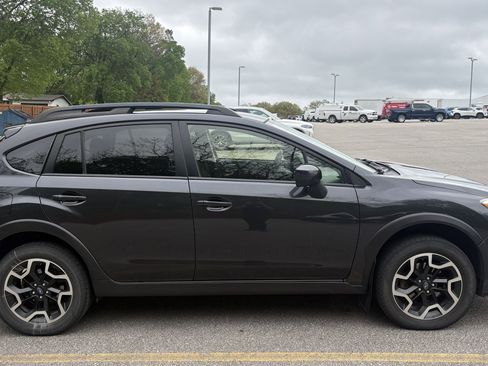 Used 2016 Subaru Crosstrek 2.0i Premium AWD/4WD image 11