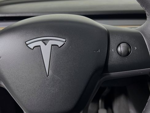 Used 2020 Tesla Model Y Long Range image 20