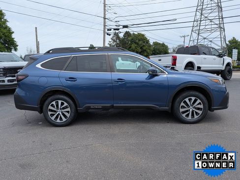 Used 2022 Subaru Outback Premium AWD/4WD image 3