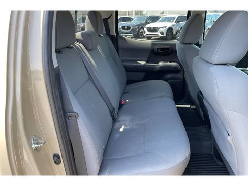 Used 2018 Toyota Tacoma SR5 RWD image 18