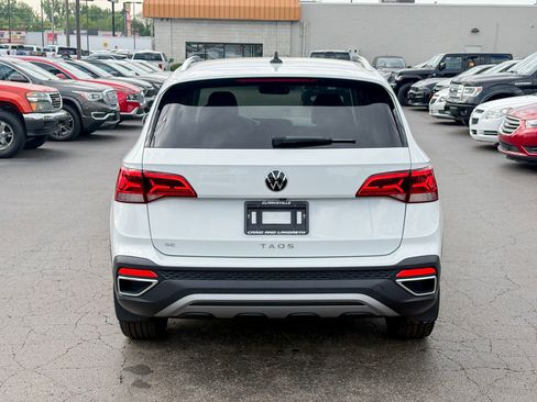 Used 2024 Volkswagen Taos SE FWD image 12