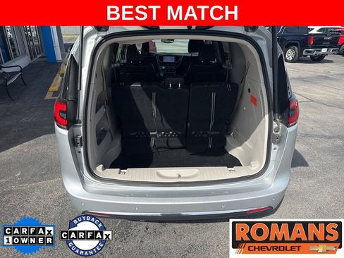 Used 2024 Chrysler Pacifica Touring-L FWD image 6