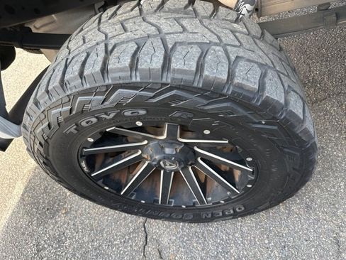 Used 2017 Ford F150 Lariat image 11