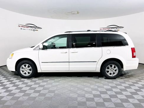 Used 2010 Chrysler Town & Country Touring w/ Family Value Group image 5