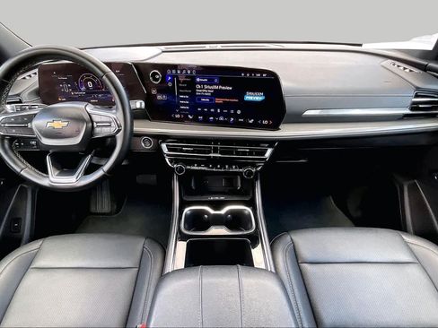 Used 2026 Chevrolet Traverse LT FWD image 14