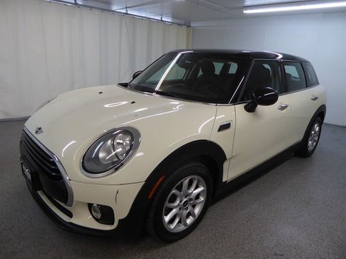 Used 2016 MINI Cooper Clubman image 3