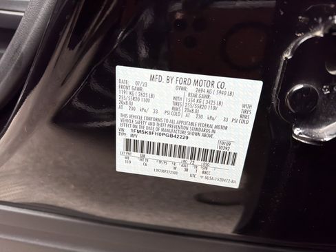 Used 2023 Ford Explorer Limited w/ Equipment Group 301A image 32