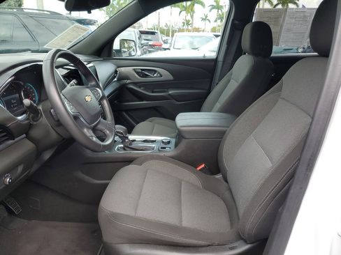 Used 2022 Chevrolet Traverse LT image 17