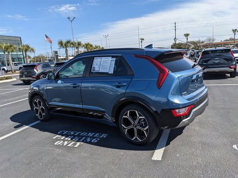 Certified 2023 Kia Niro EX Touring image 7