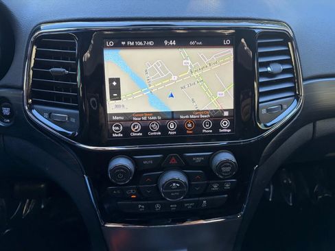 Used 2021 Jeep Grand Cherokee Laredo X image 16