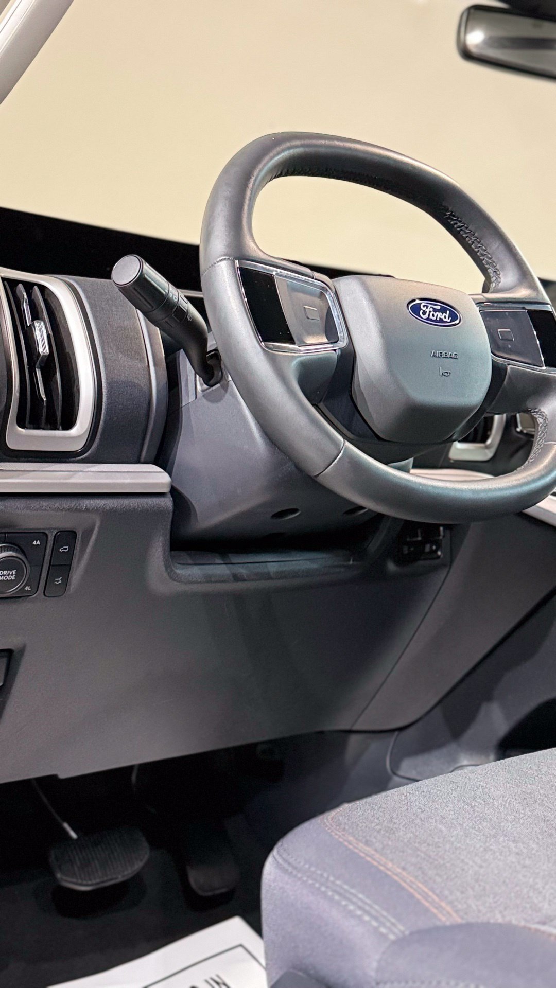 Used 2025 Ford Expedition Max Active AWD/4WD image 49