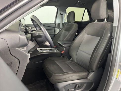Used 2022 Ford Explorer XLT image 4