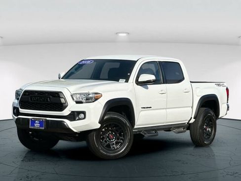 Used 2016 Toyota Tacoma TRD Off-Road w/ Towing Package RWD image 2