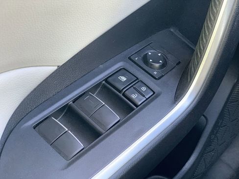 Used 2021 Toyota RAV4 XLE Premium image 22